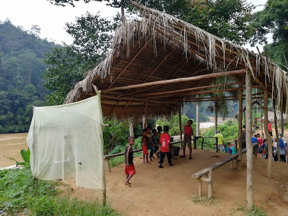 Malaysia Hütte mit Kindern