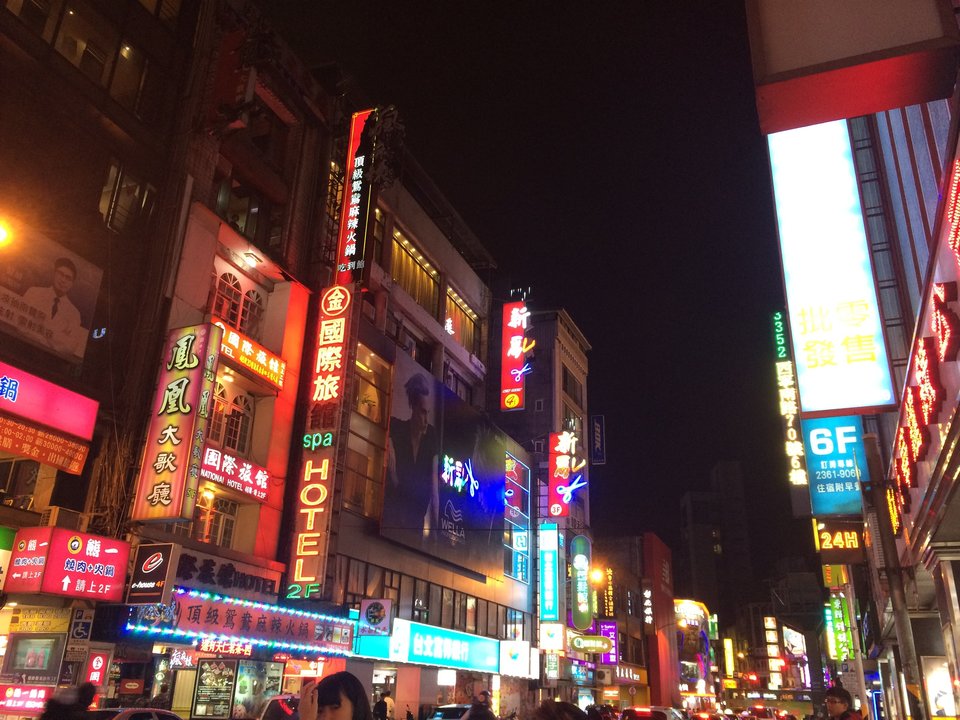 Taipei Stadt leuchtende Schilder